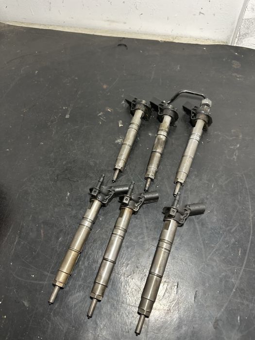 Injector injectoare Mercedes sprinter W906 3.0 CDI V6 Sprinter 318 Cdi
