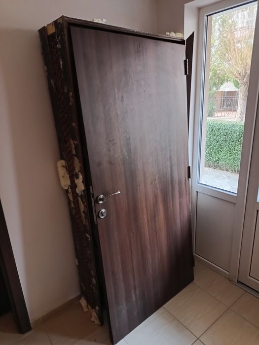 Входни врати с каса 90*200