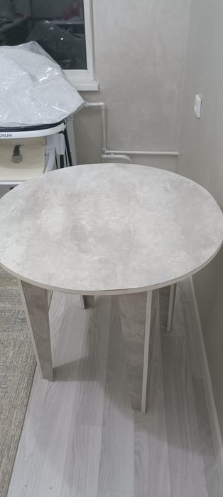 Продам стол кухонный