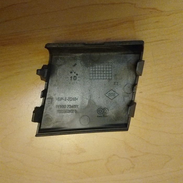 Капачка за отвора за кука - теглене, предна броня, Renault Scenic III