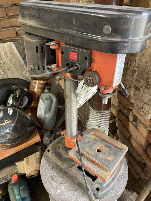 Masina gaurit cu coloana