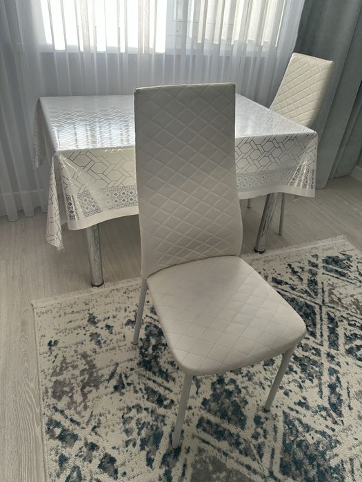 Б/у стол и 3 стула