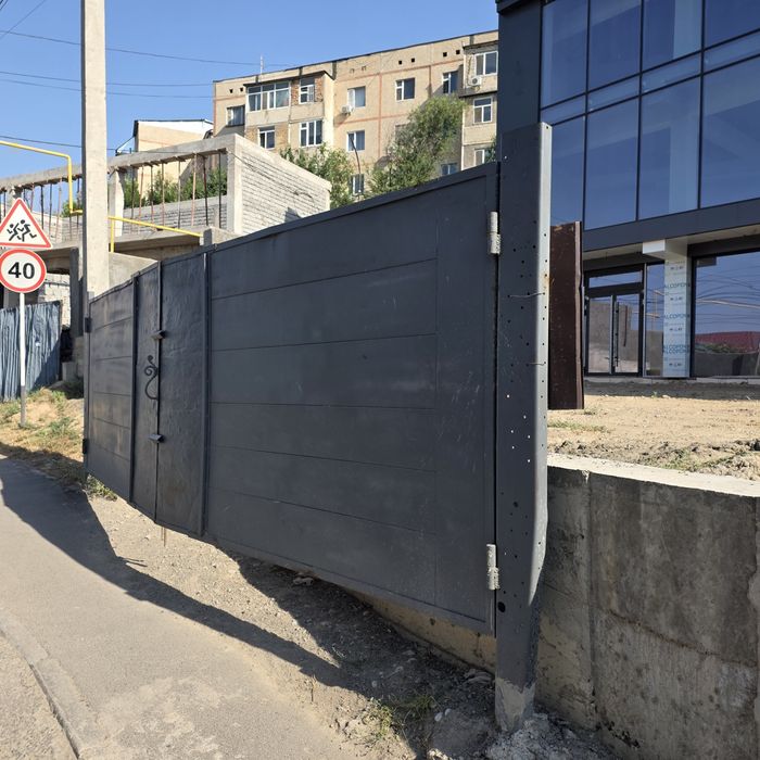 Продается 2 ВОРОТА Срочно  мкр.Север