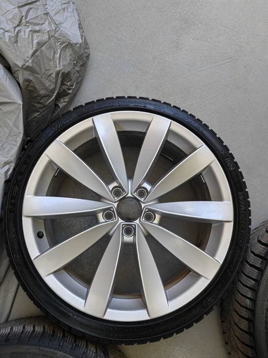 Оригинални Lugano 5 112 19" с перфектни зимни гуми 235 35