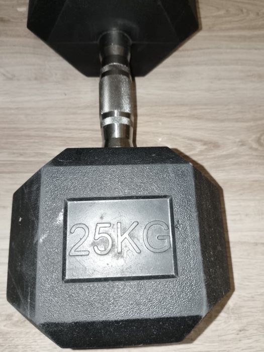 продаются гантели для спорта