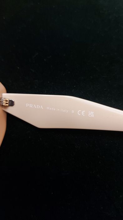 Vând ochelari Prada