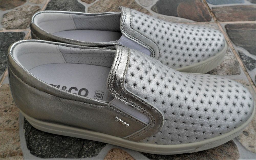 mocasini argintii din piele naturala cu perforatii IGI&CO