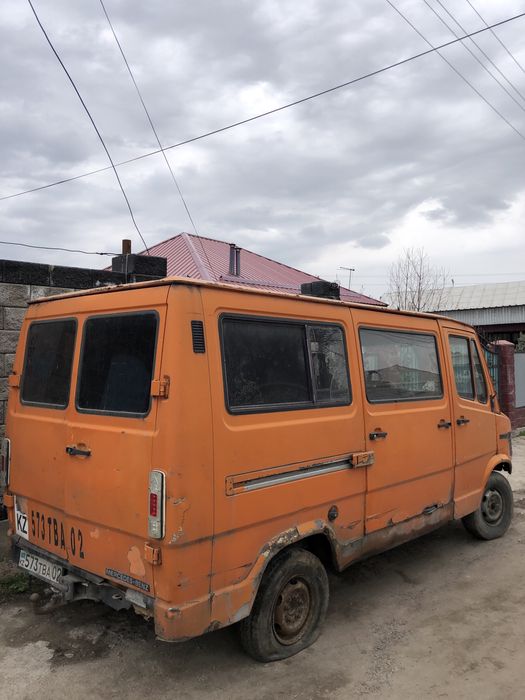 Продам на запчасти Мерседес сапог 207