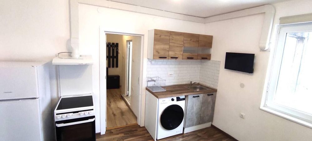 Дава се под наем Двустаен апартамент в Бургас, Зорница - 35 кв.м за 255 € - Снимка #2