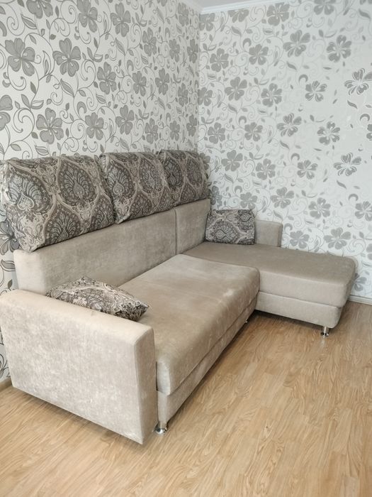 Продам диван и табуретки