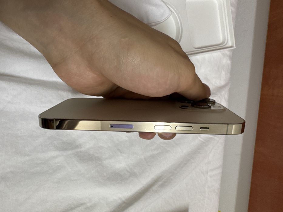 Iphone 14 pro gold