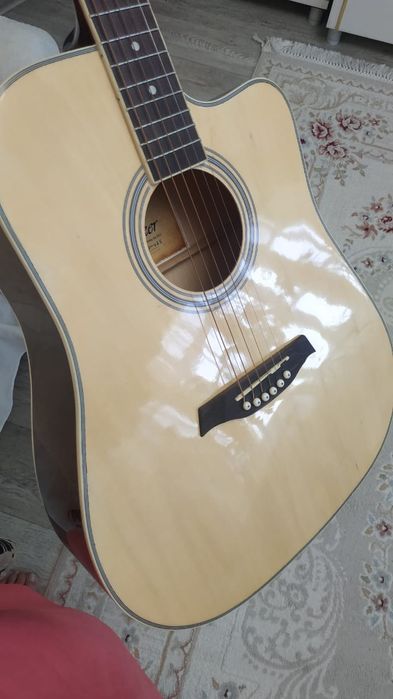 Музыкальный инструмент гитара