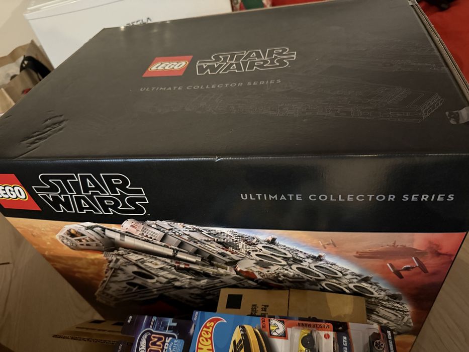 Lego Millenium Falcon Ultimate Collector Series