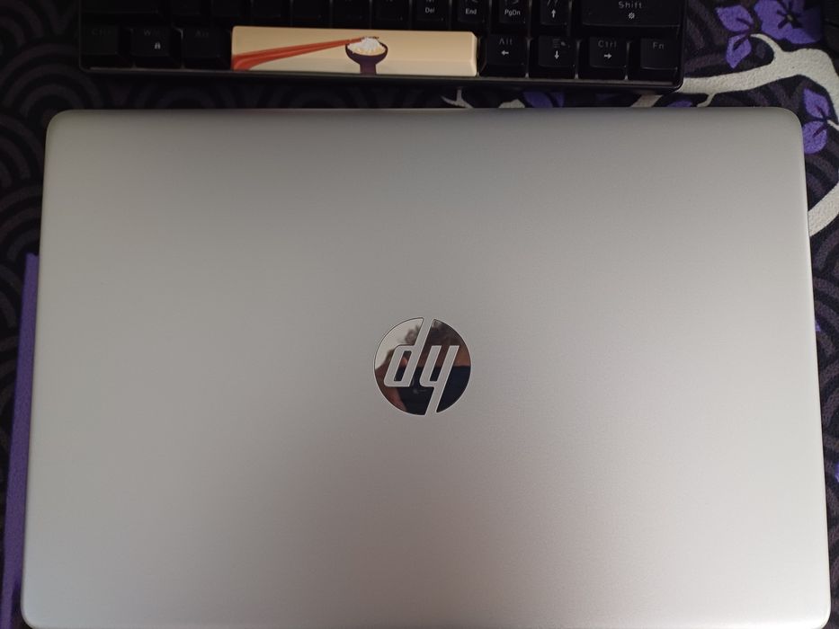 Vând Laptop HP 15s – Ryzen 3 5300U | 16GB RAM | SSD Samsung 980 NVMe 500GB | Stare excelentă