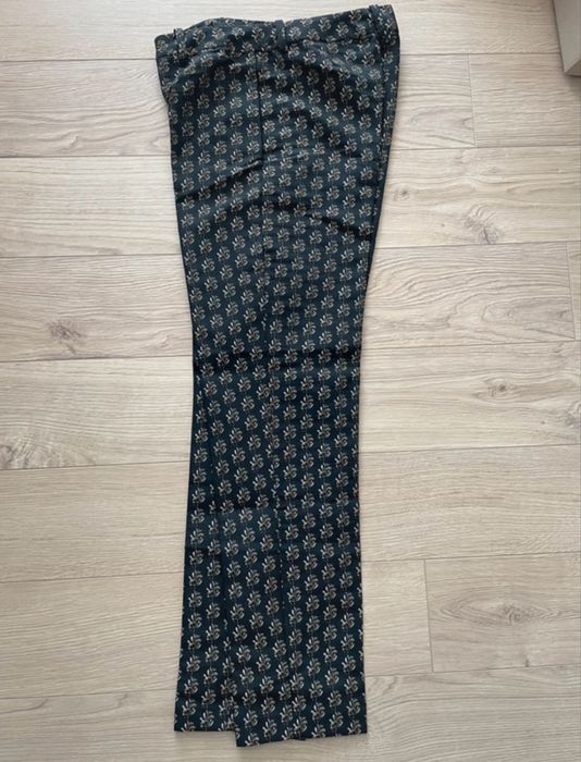 Pantaloni H&M cu print, 32