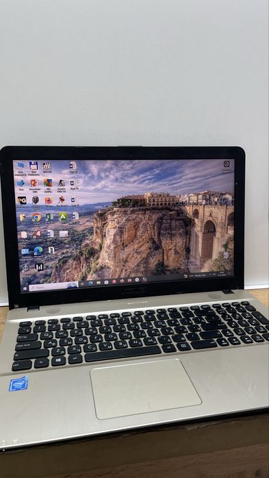 Продаю ноутбук Asus,в хорошем состоянии