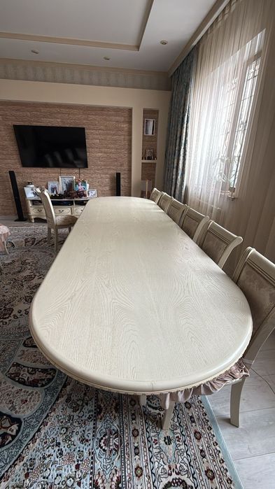 Стол со стульями