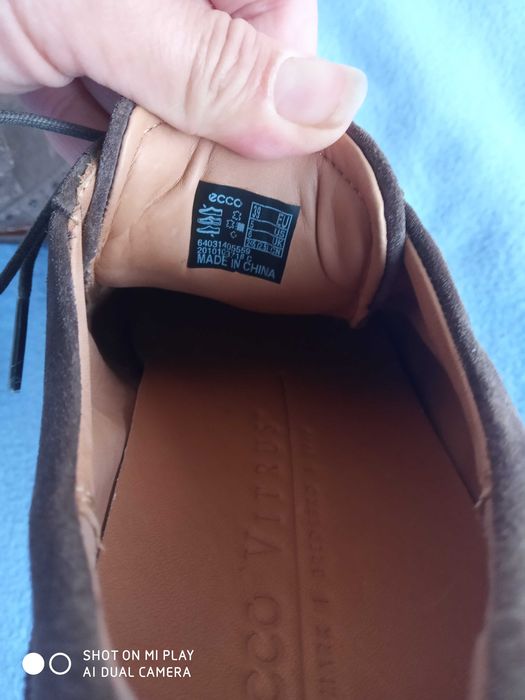 Обувки Ecco и Clarks номер 39-40.