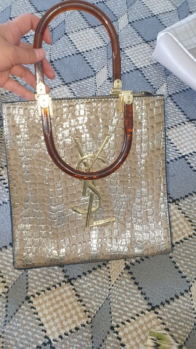 Dilmusdan sovg'aga olingan sumka