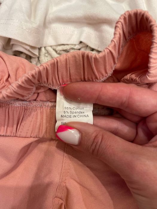 Костюм для девочки в отличном состоянии . На 4-6 лет