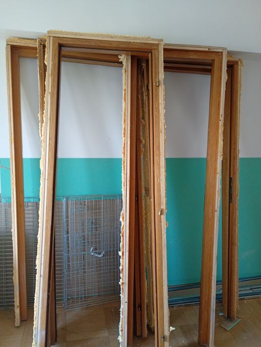 Vând uși interior furnir