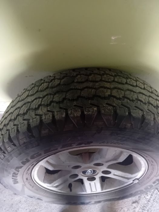 Продават се. Goodyear