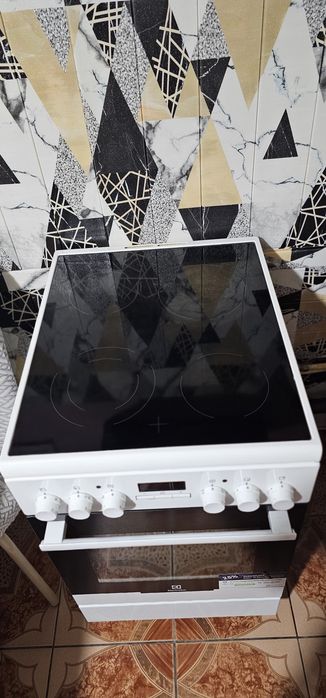Aragaz plita vitroceramica Electrolux