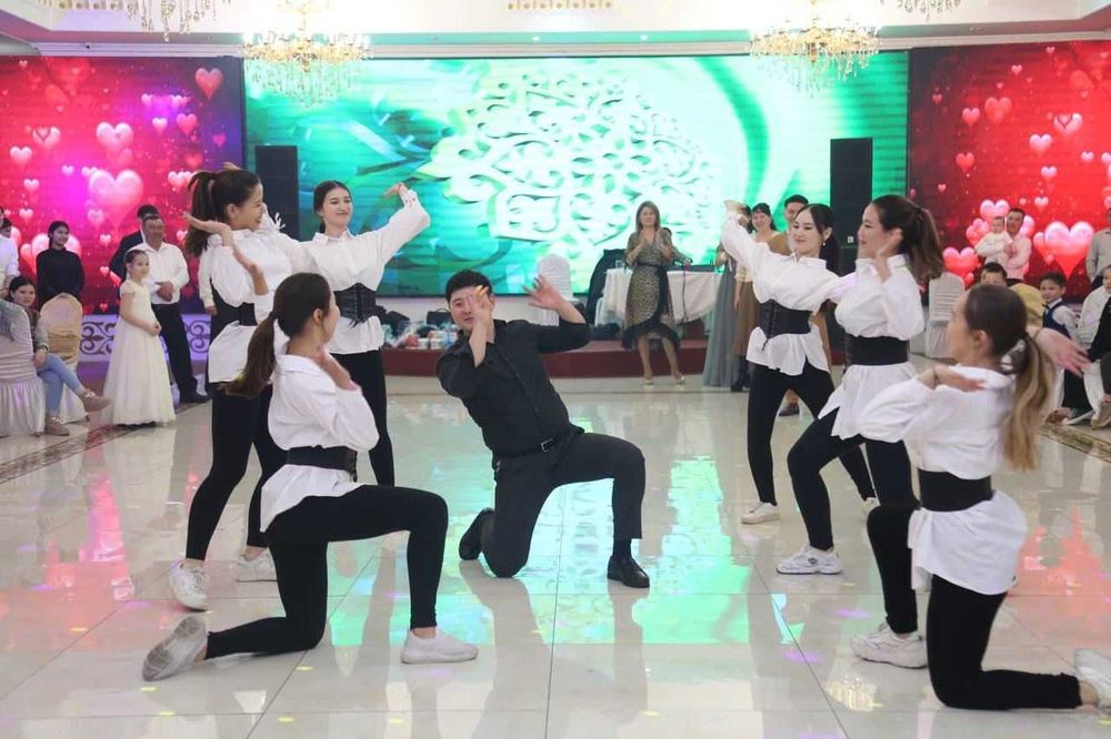 Шоу-программы, танцы, ведущие