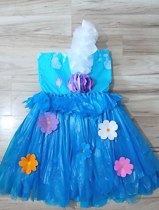 Rochie din materiale reciclabile,pt fetite,mar 5-7 anii