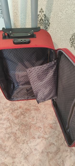 Чемодан небольшой б/у