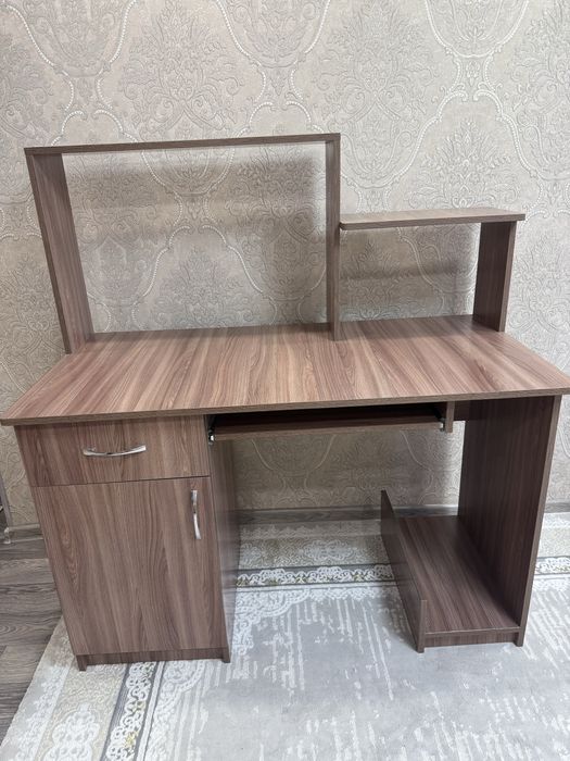 Продам компьютерный стол