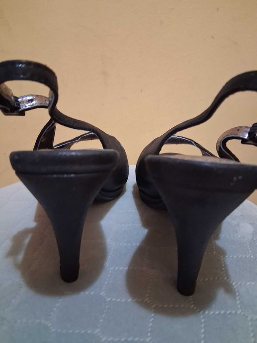 Сандали -чисто нови