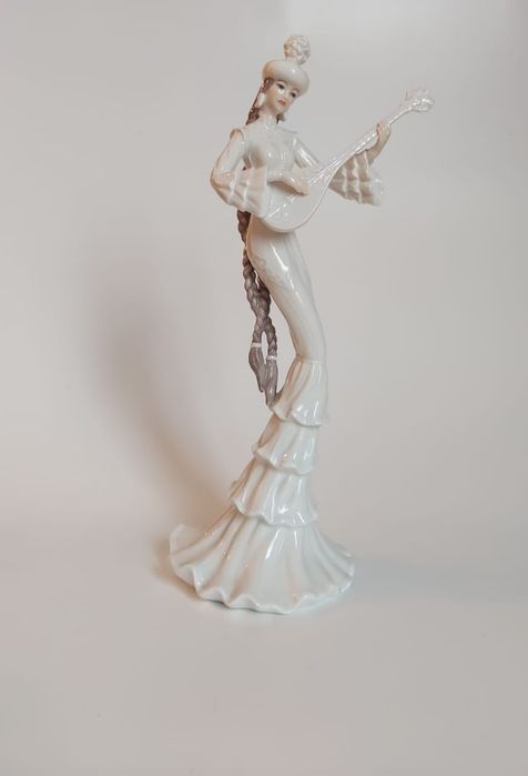 Статуэтка "Казашка с домброй ЭКСКЛЮЗИВ!