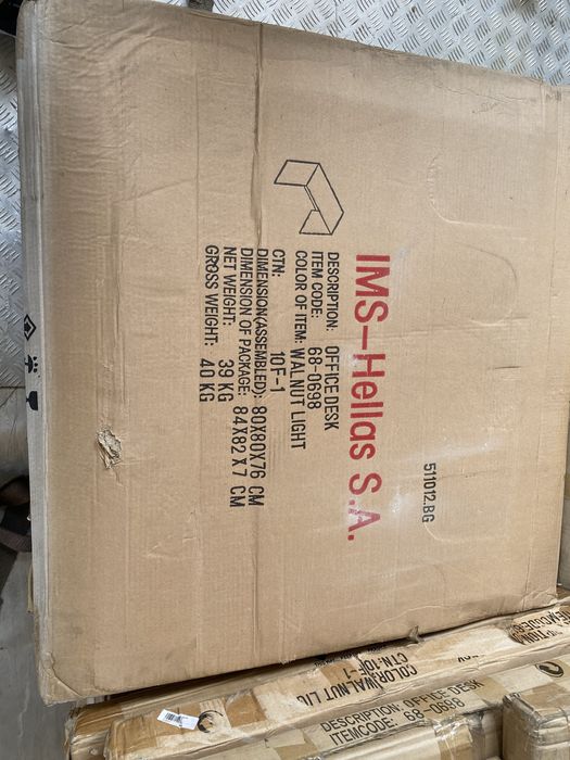 Чисто нови бюра в кашони