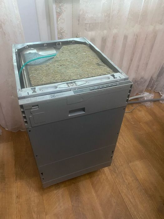 Посудомоечная машинка  . Срочно