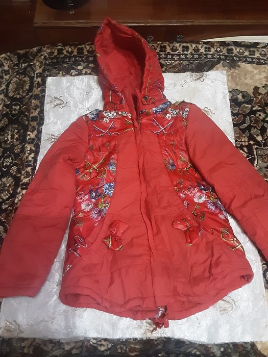 Куртка со съёмным капюшоном на девочку 4 - 6 лет