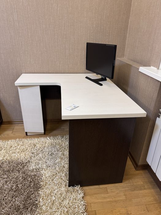 Компьютерный стол с тумбой