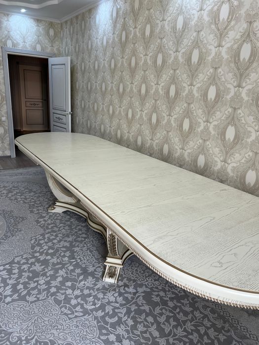 Стол и стулья 4 метр