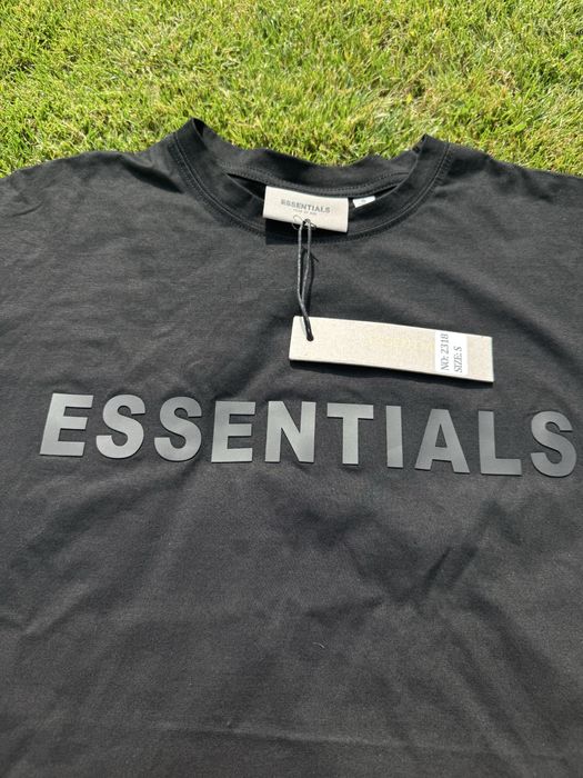 Tricou negru ESSENTIALS  / PREMIUM 2025