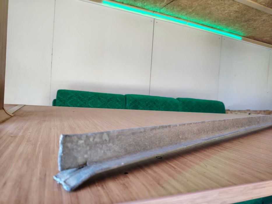 Т-образен подцинкован винкел