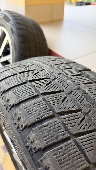 Продается диски шинами  215/60 R16