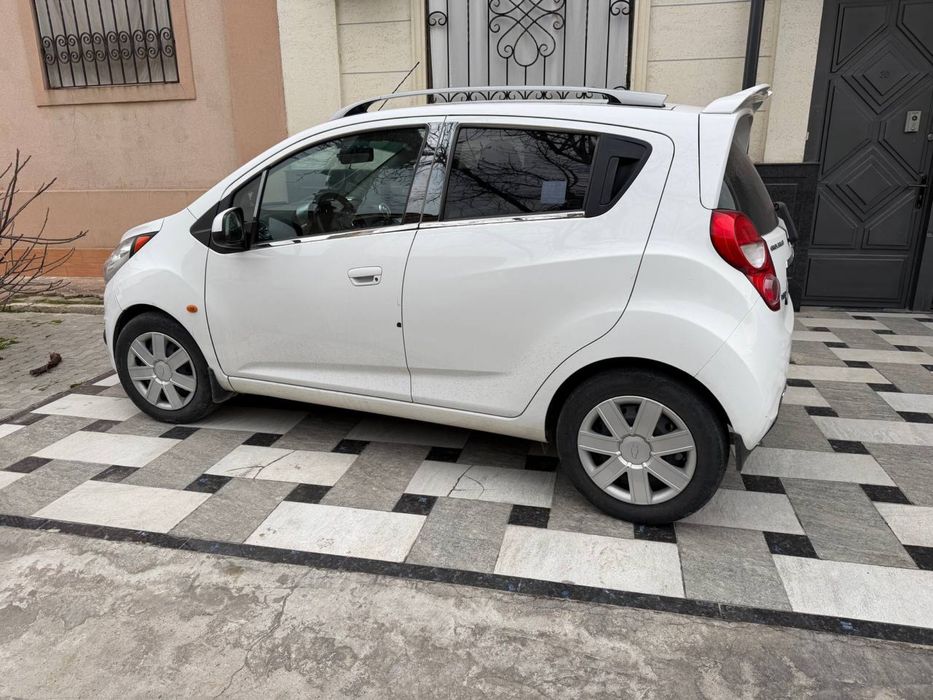 Spark 2012 yil oq rang