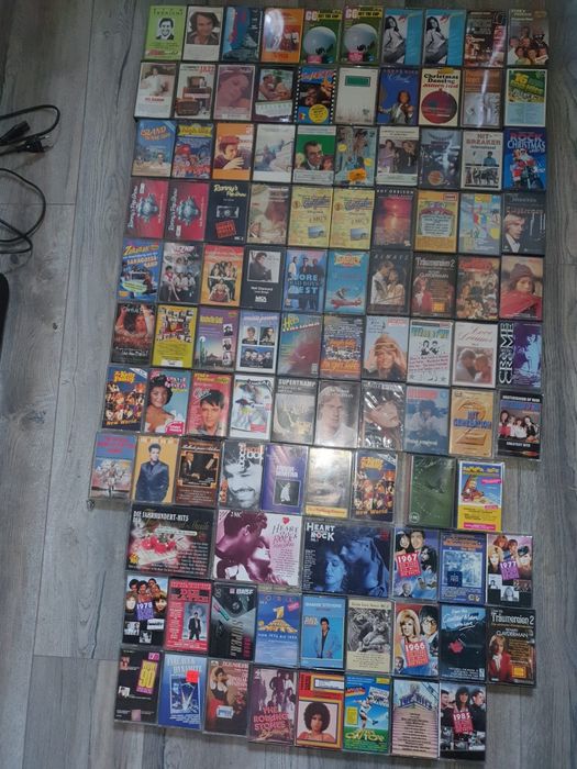 Colectie discuri vinil,casete,cd-uri,benzi,aparatură