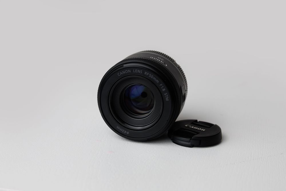 Обектив Canon RF 50 1.8