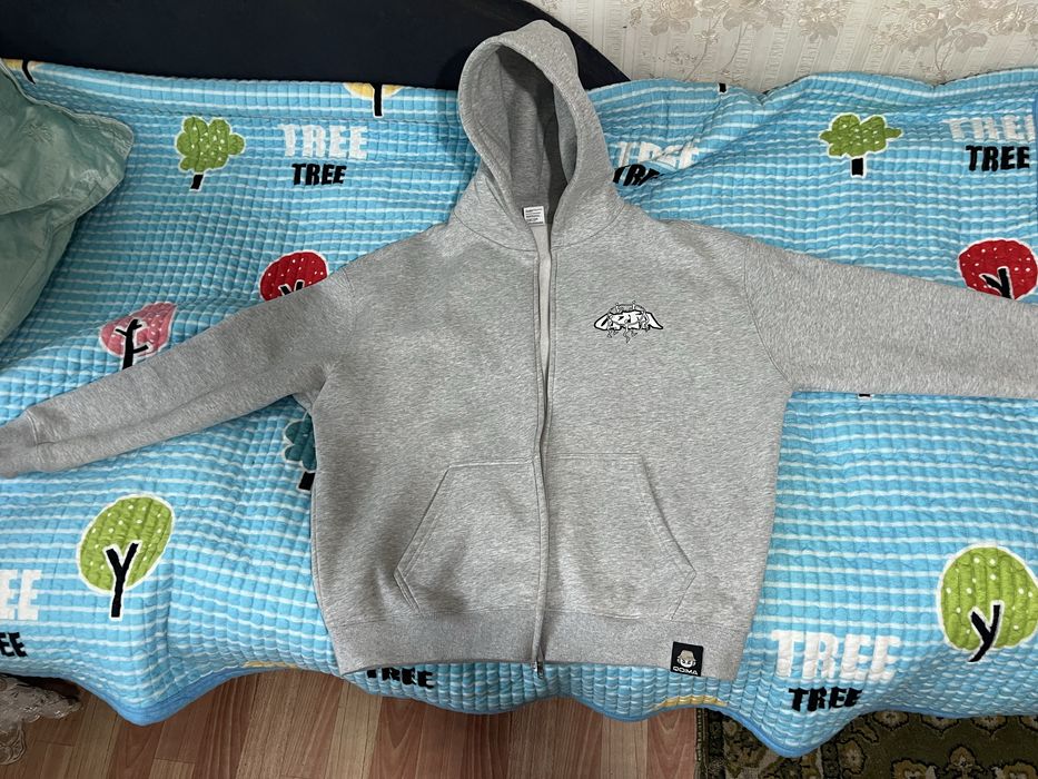 Продаю зип худи Qoima торг есть