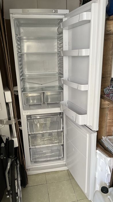 Холодильник Indesit