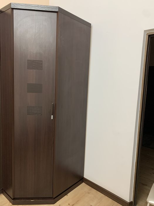 Угловой шкаф для одежды