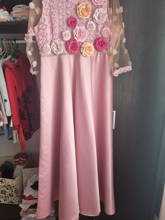 Rochie eleganta arata foarte bine!