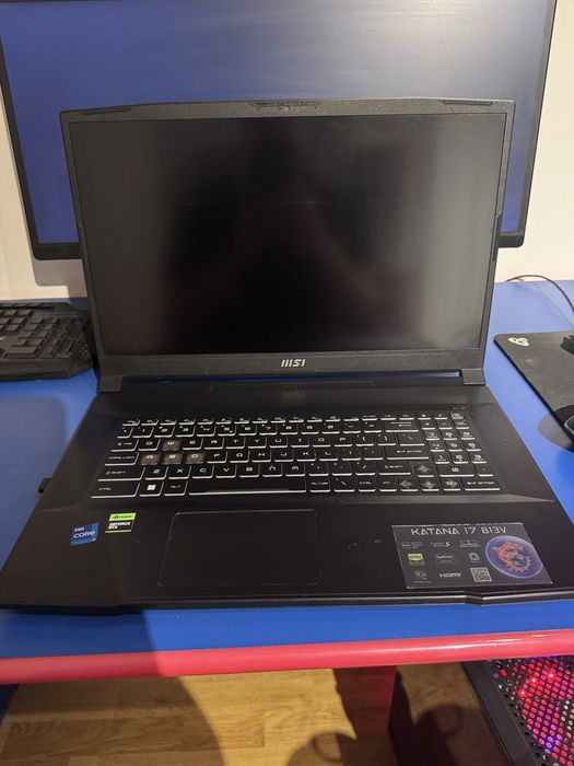 Laptop MSI katana 17 B13V