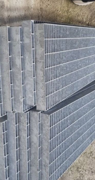 trepte zincate galvanizate